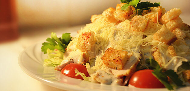 Салат "Цезарь", один из вариантов)