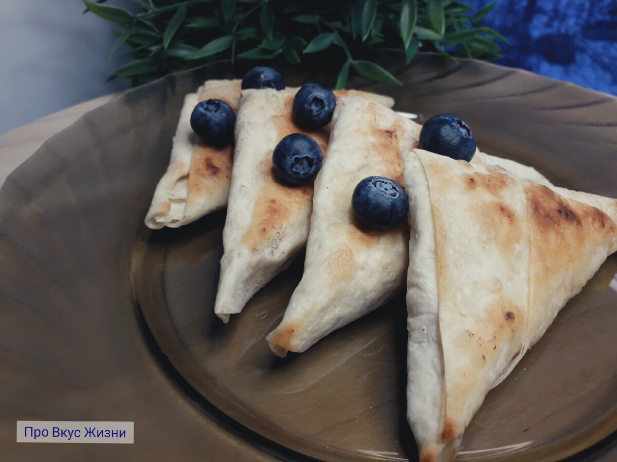 Банановые конвертики с бананом и сыром