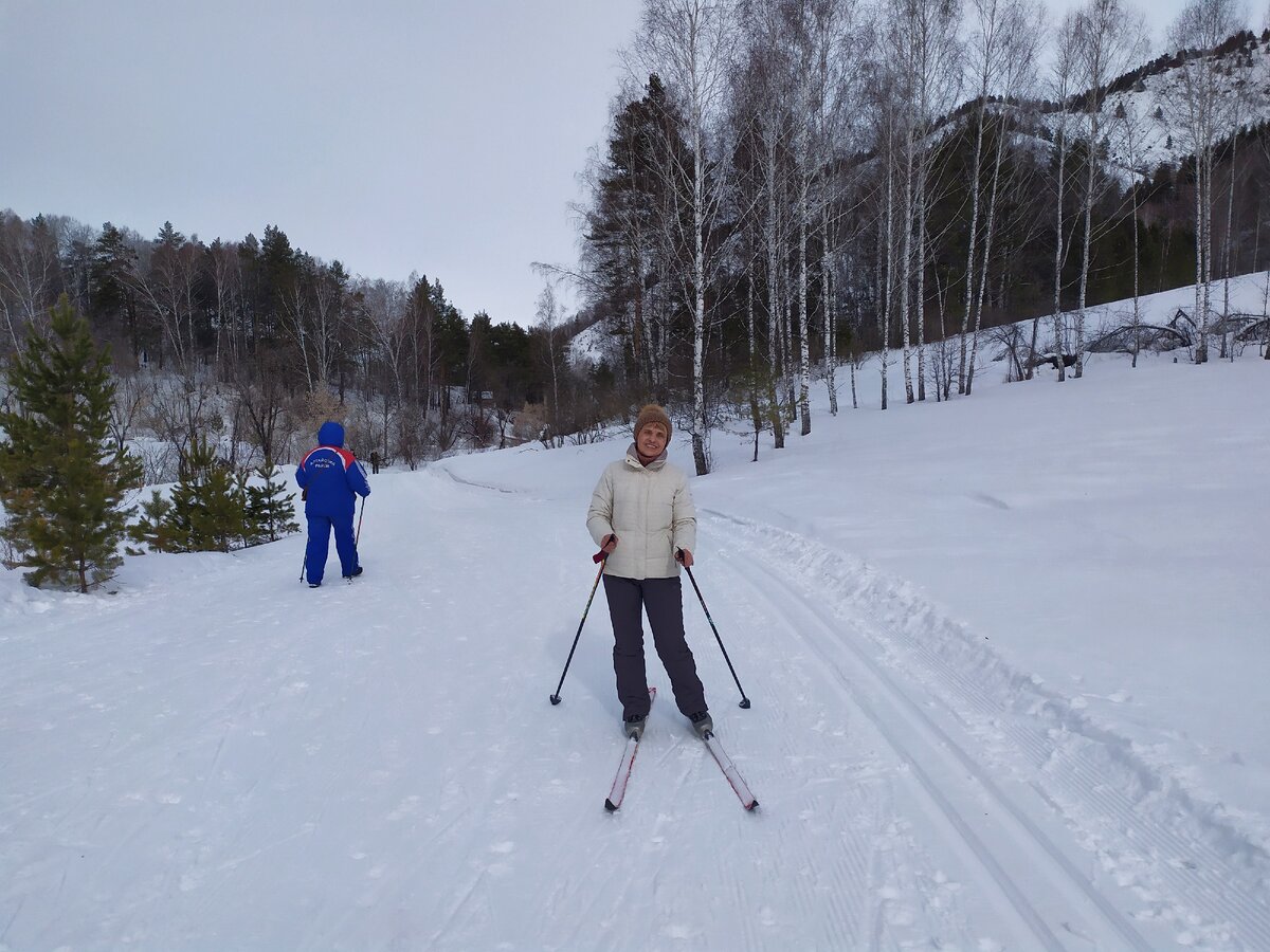 Отличная лыжня, есть и спуски, и подъёмы. Фото автора.