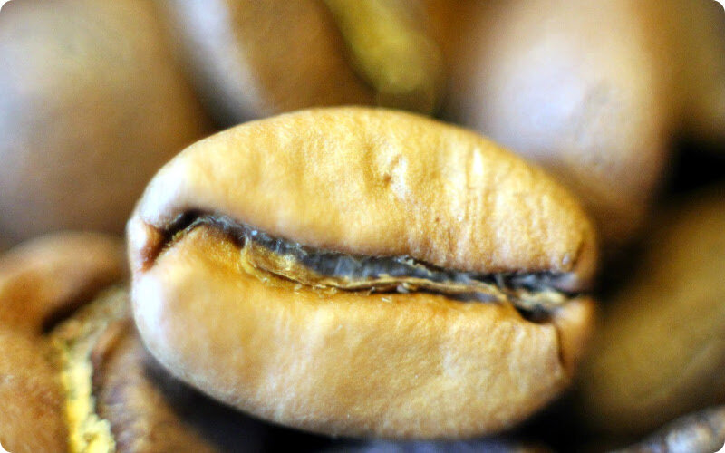 Технически это не дефект обжарки, но обнаруживается во время нее.