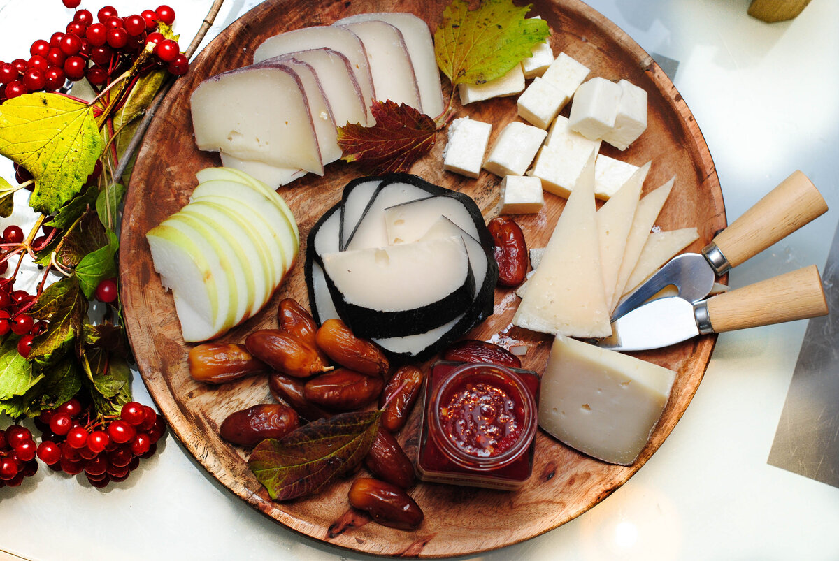 Сырная тарелка из твердых сыров от Козьей фермы Булатово