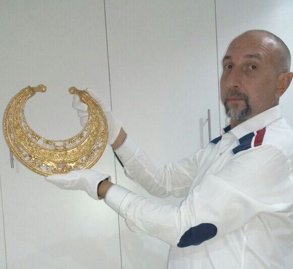 Скифская пектораль, оригинальная копия 
В руках у Александра Прохорова