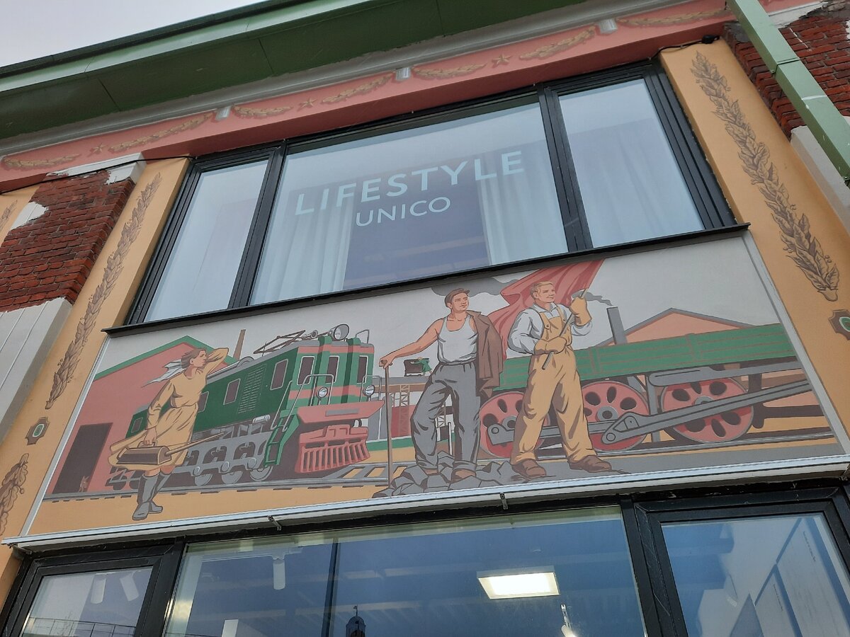 В галерее есть ещё росписи.