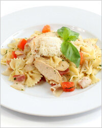 Дома у Рыб обычно не водится некрасивой, треснутой посуды. Исключение делается лишь для антиквариата и семейных реликвий. Рожденные под знаком Рыб любят не только есть из красивых тарелок, но и готовить в удобной посуде. Их кухня, как правило, чиста и опрятна, для каждого кулинарного действия есть свой инструмент, и у всего есть своё место. Приступая к приготовлению обеда, Рыбы задействуют множество посуды: приспособления для фигурного нарезания продуктов, миксер или блендер для смешивания, несколько сковородок или кастрюль для отдельного приготовления продуктов.