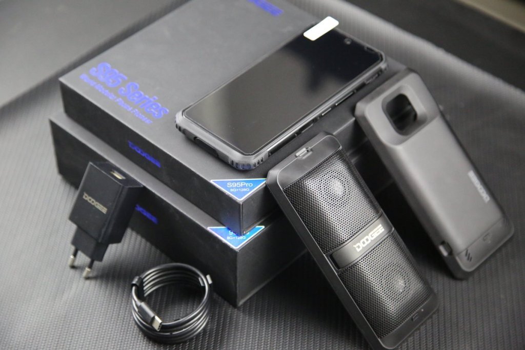 Одна из последних новинок - Doogee S95 Pro