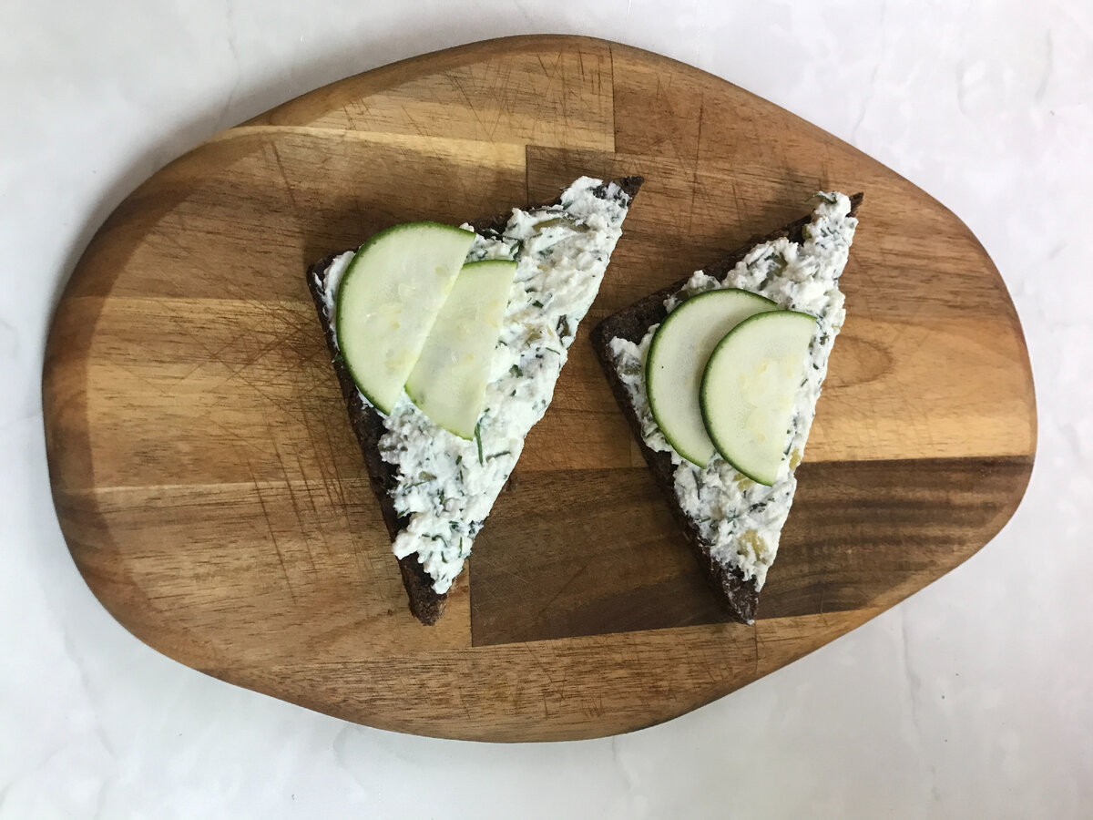 Мне нравится на бутерах с кусочками сырого кабачка :)