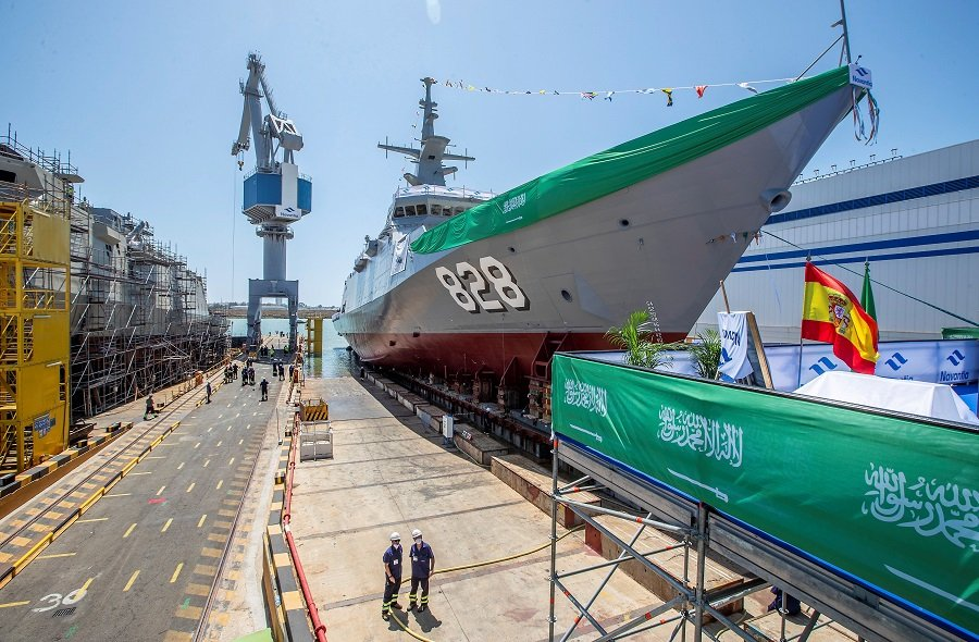 Первый из пяти корветов, построенных испанской компанией Navantia для отправки в Военно-морской флот Саудовской Аравии - Фото: EPA/TASS