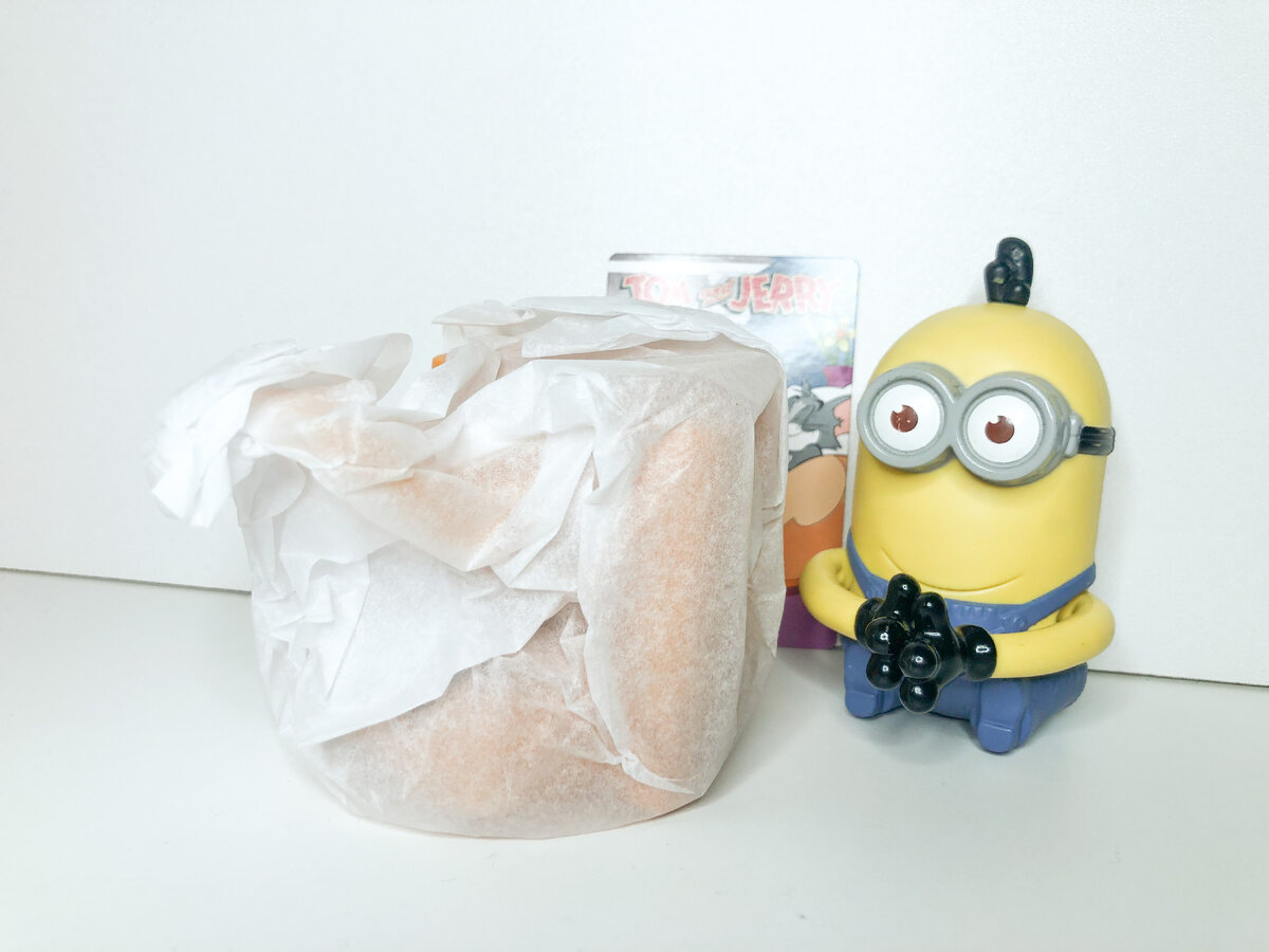 Игрушка как всегда упакована в бумагу тишью