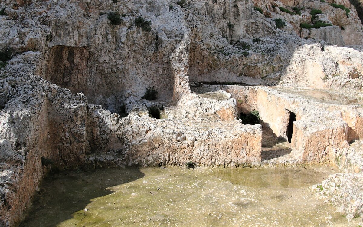 Гробница Катеф Хинном, место, где нашли свитки.
