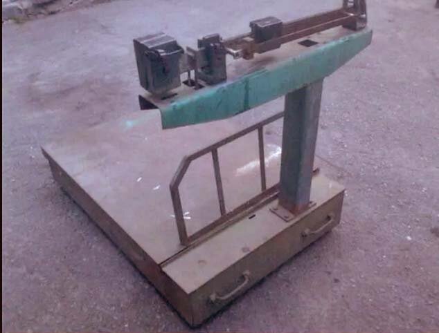 У наших платформа была чуть побольше, а литые ручки - по бокам.