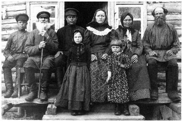 Крестьянская семья. Фото начала ХХ века