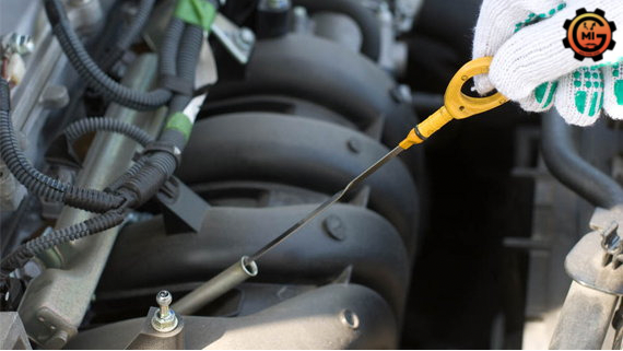 Щуп для проверки уровня масла в двигателе