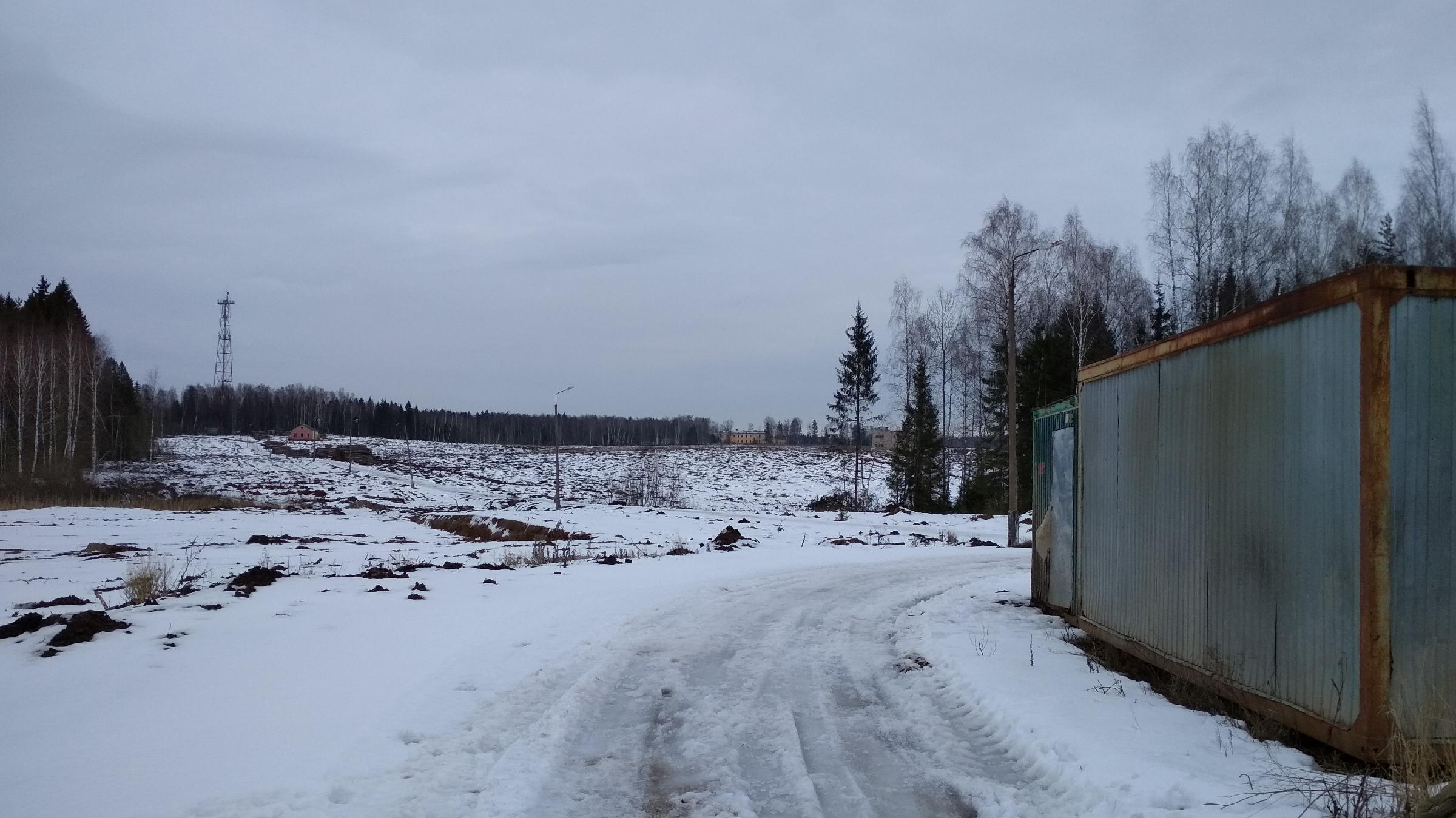 Как сегодня выглядит территория полузаброшенной в/ч 44684. Показываем.5