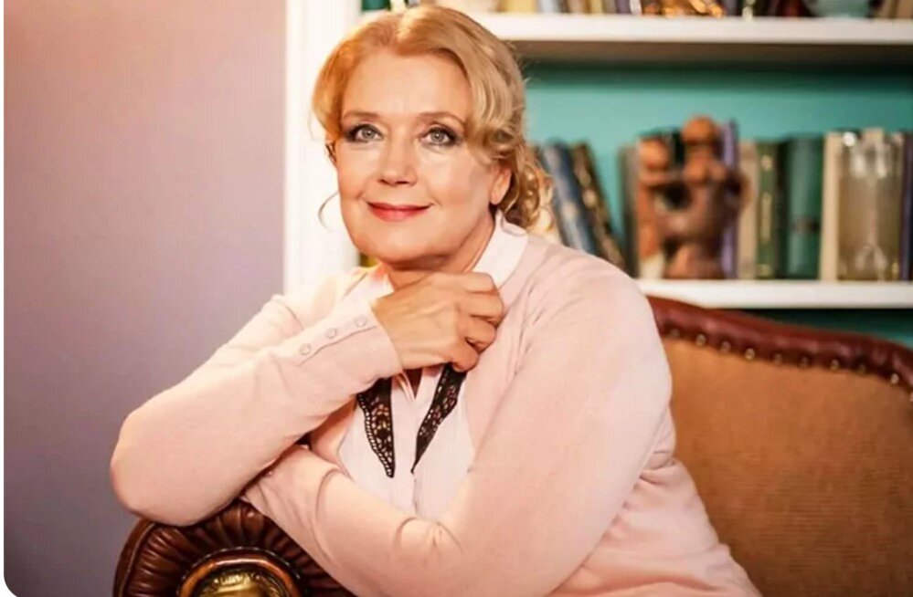 Одна из самых красивых актрис проживает в доме, внутреннее убранство которого похоже на дворец.-2