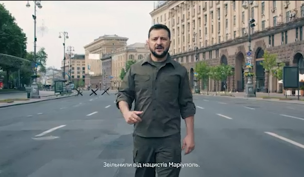 Зе вспоминает об ocвобoждении Дoнбaсcа и Kpымa от нaциcтoв.