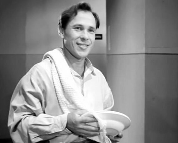 Фёдор Шмаков. Кадр из фильма «Любовью надо дорожить»