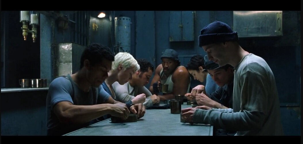 Реальность в к/ф оказалась унылой, ужасающей и тяжелой. К/ф Матрица