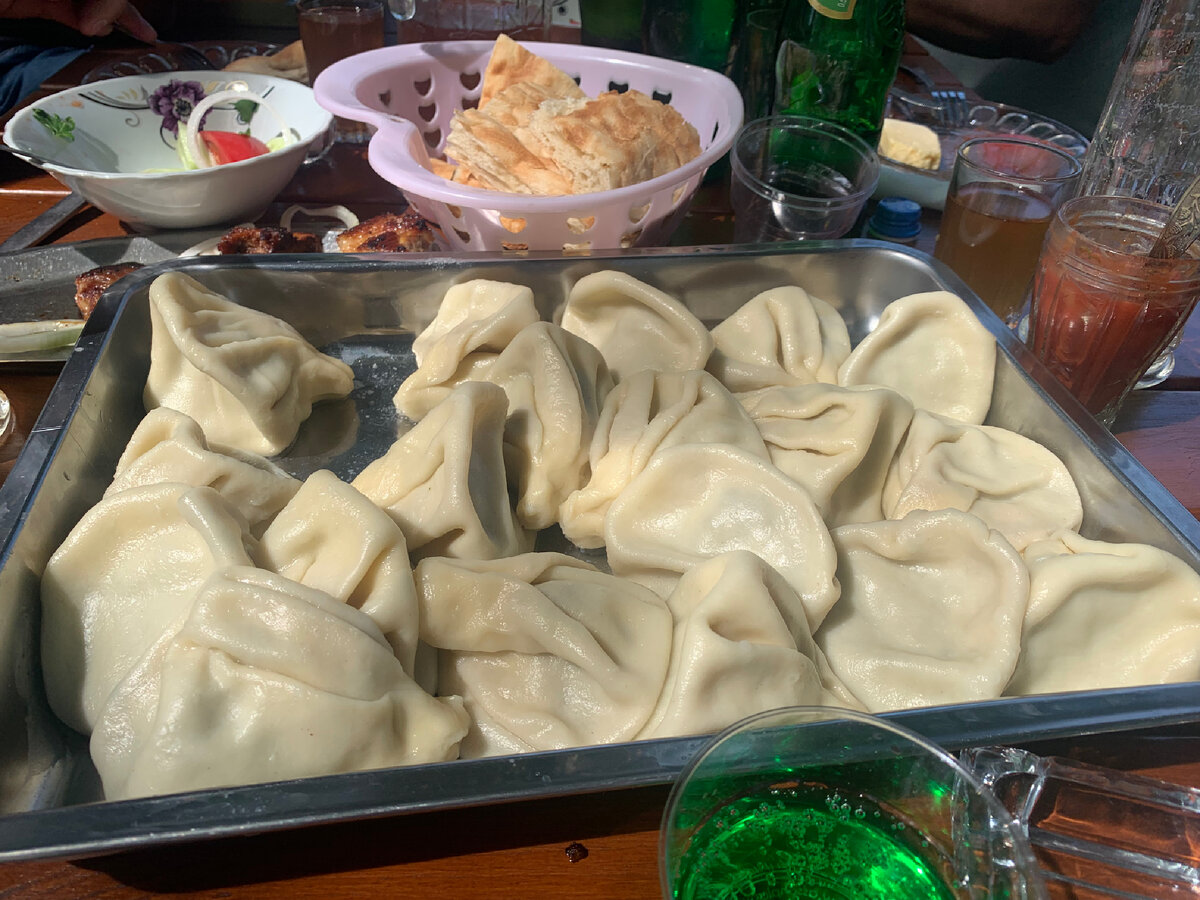 Хинкали мы ели тазиками…