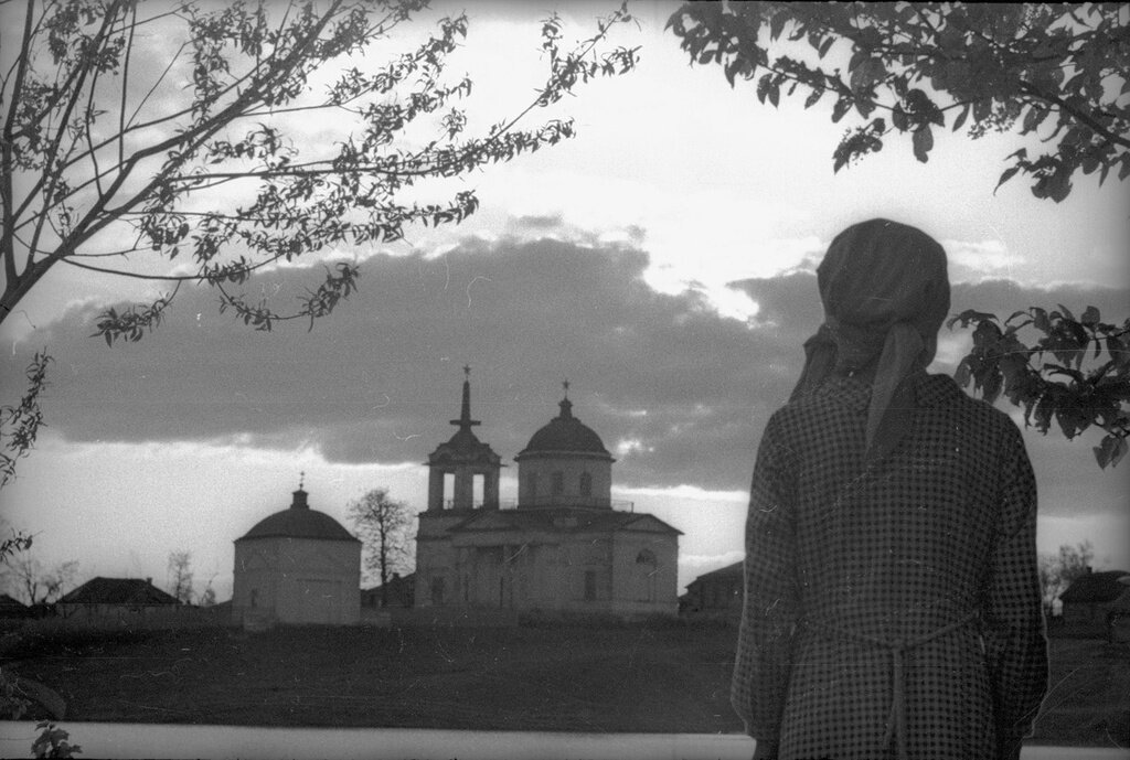 «Завтра была война». Из серии «За день до войны». Евгений Халдей, 21 июня 1941 года, Пензенская обл., с. Лермонтово, МАММ/МДФ.