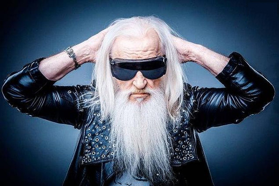 Диджей с бородой. Дед Казимир диджей. Старик рокер. Старики диджеи. Дедушка рокер