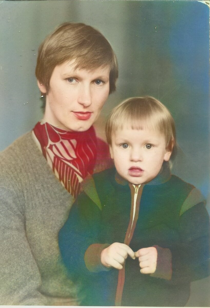 Жена и старшенькая. Конец 1988-го. 