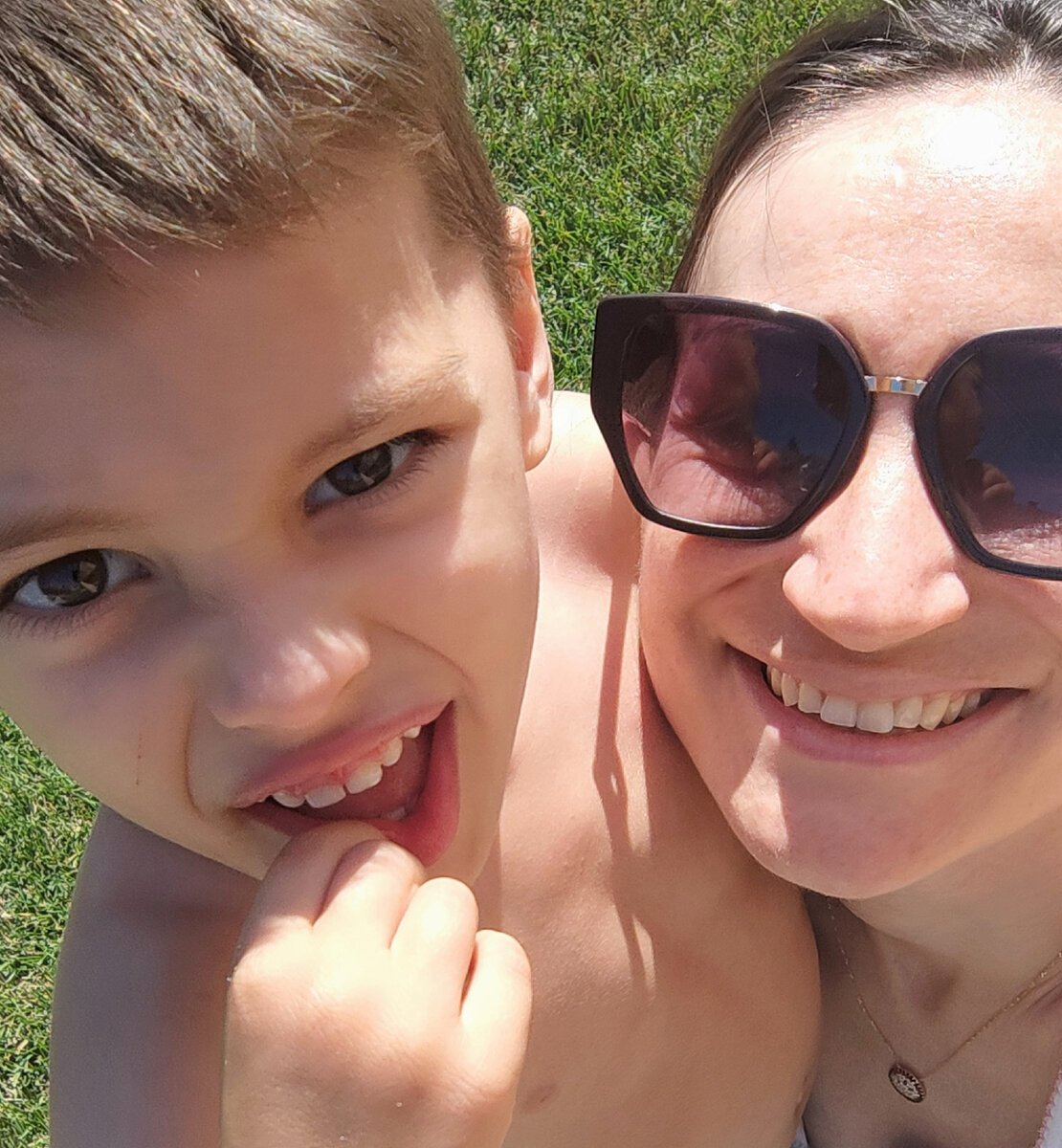 Это я со своим 4-детним племянником. Он, кстати, приезжает на отдых в октябре вместе с бабушкой и дедушкой. Но для них мы выбрали отель в Анталии, чтобы было поближе ко мне. Если будет интересно какой именно, то расскажу