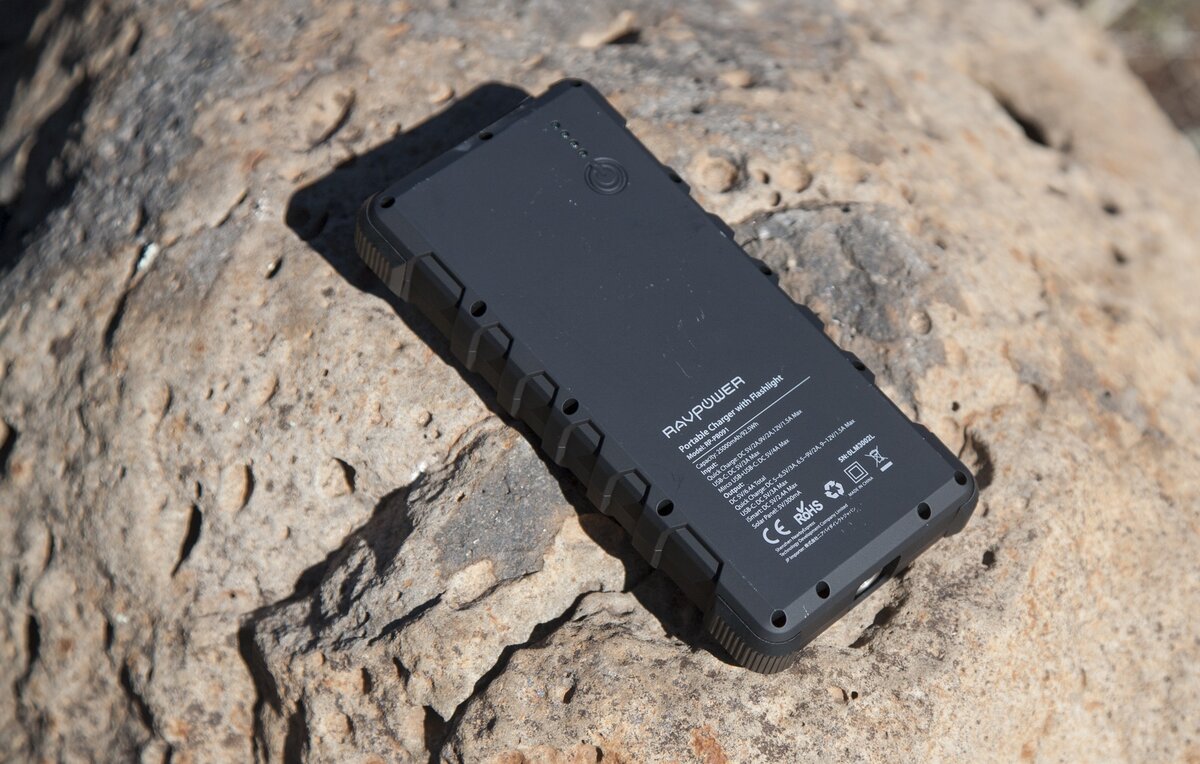 Power bank на солнечной батарее. Источник: offgridweb.com