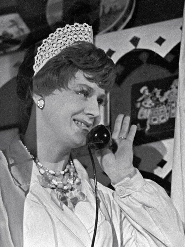 Олег Табаков в спектакле театра «Современник» «Всегда в продаже» 