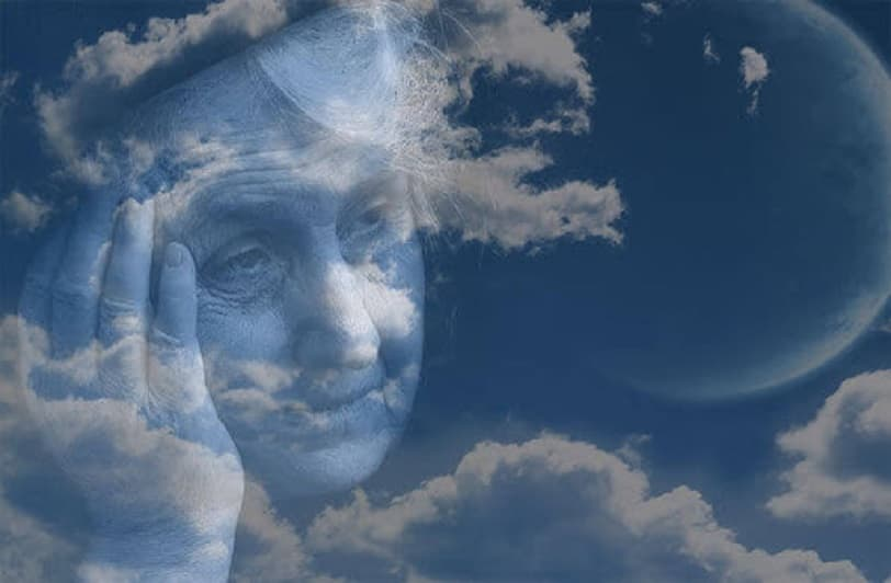 Христос в небе. Открытки в память о маме. Родители на небесах. Стих про маму которая на небесах. Светлая память маме.