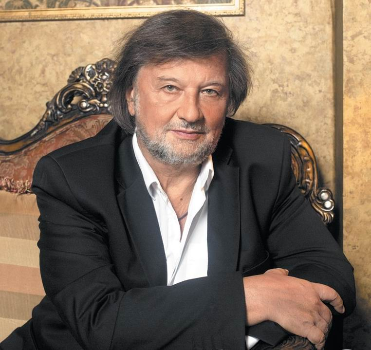 Алексей Львович Рыбников (17 июля 1945 года, Москва, РСФСР, СССР) — советский и российский композитор, продюсер. Народный артист Российской Федерации (1999). Лауреат Государственной премии Российской Федерации (2003) и Премии президента Российской Федерации (2018). Председатель Совета Союза композиторов России (с 2017), художественный руководитель театра «Градский Холл» (с 30 ноября 2021)