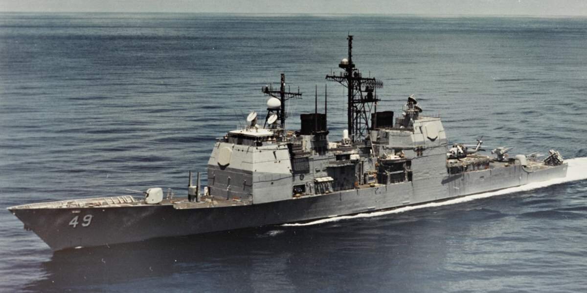 Крейсер "USS Vincennes" (фото 1) и Лайнер A300 (фото 2)