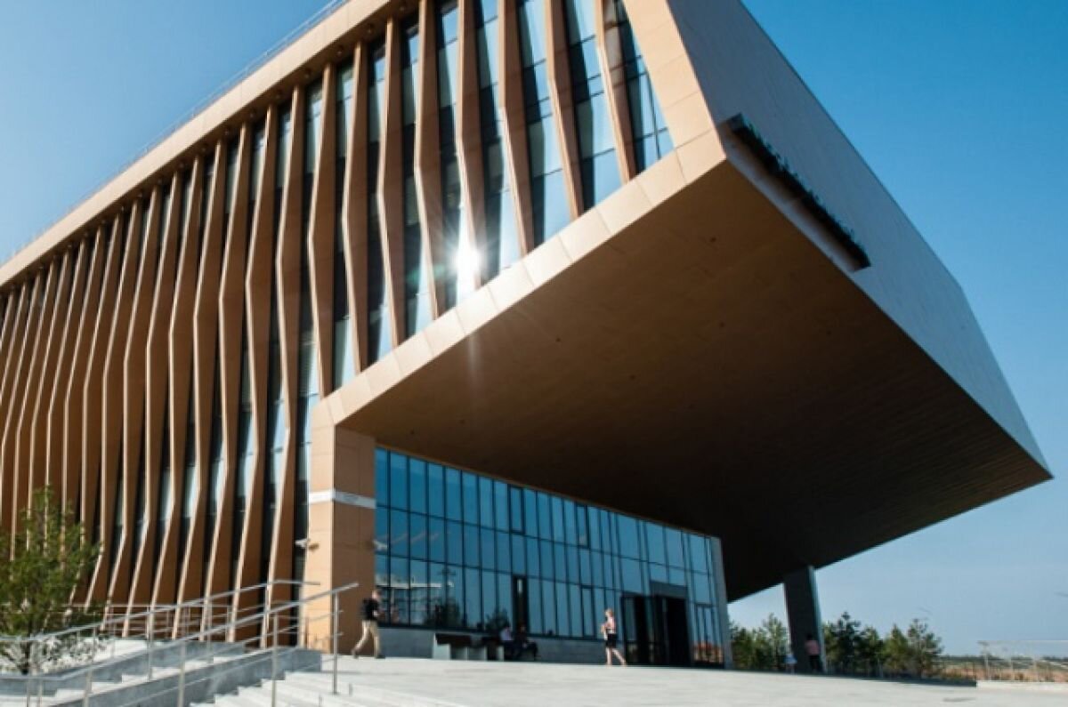    Университет Иннополиса специализируется на высшем ИТ-образовании, обучение здесь только на английском.