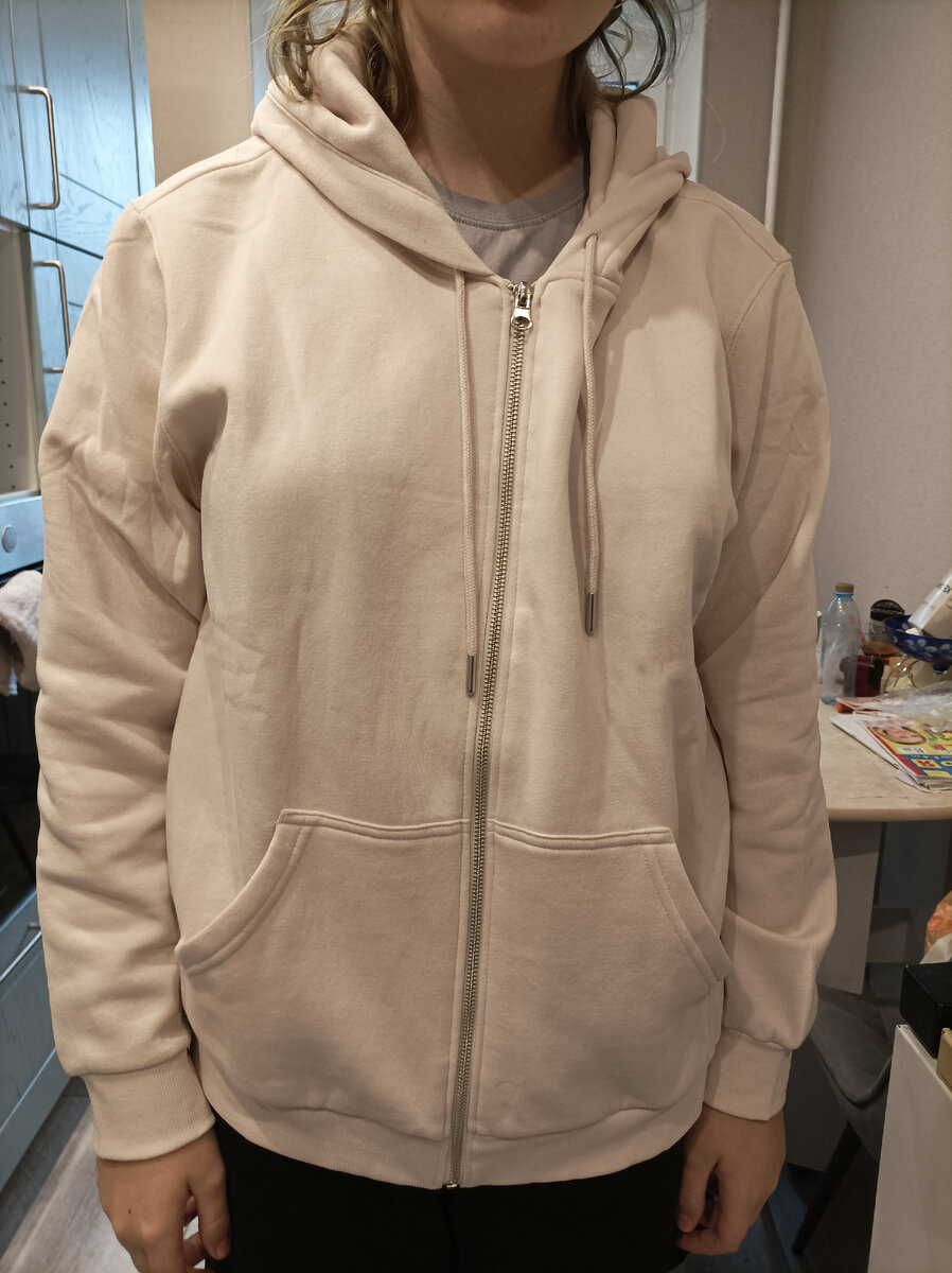 2299 в я HM купили, нужна была бежево-телесно какого-то цвета, обязательно без рисунков, надписей, вышивок и тд и тп