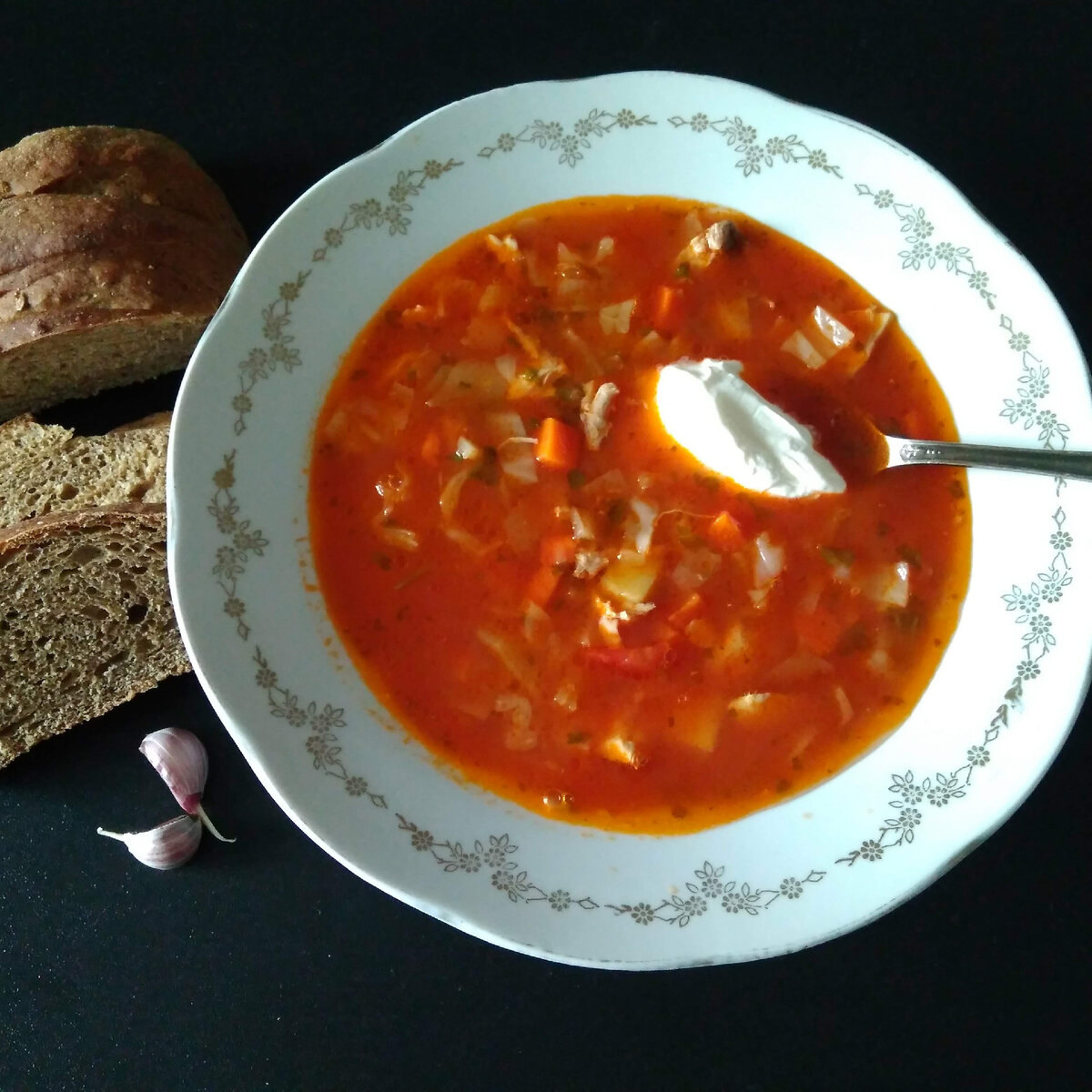 щи красные. рыжий суп щи. щи в столовой. красный борщ фото. сварить красные щи.