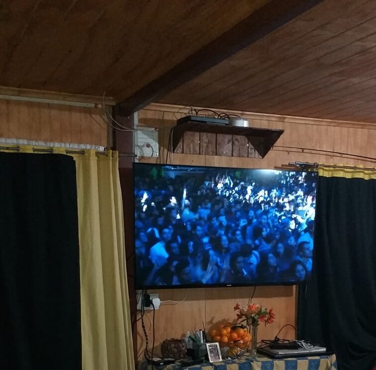 Так выглядел первый этаж дома и телевизор до событий с домом