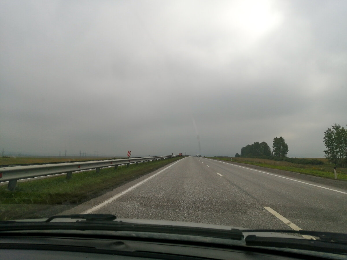 На полпути нас нас сверху накрыло туманом, ощущение, что небо упало на землю