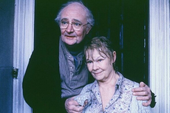 Джон (Джим Бродбент) и Айрис (Джуди Денч). Листайте галерею, там их совместный портрет.  