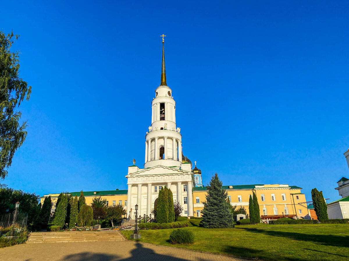 Задонский монастырь. Задонский мужской монастырь фото. Центры паломничества.