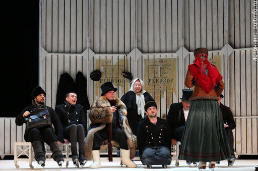 Сцена из спектакля "Женитьба"