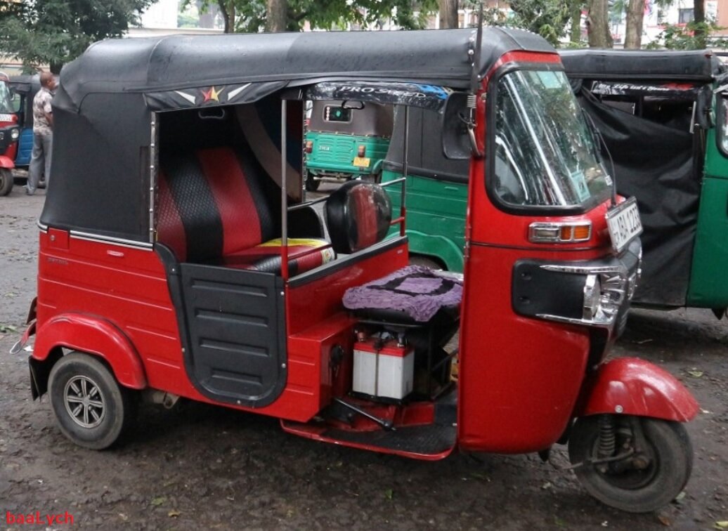 Втроём тесновато