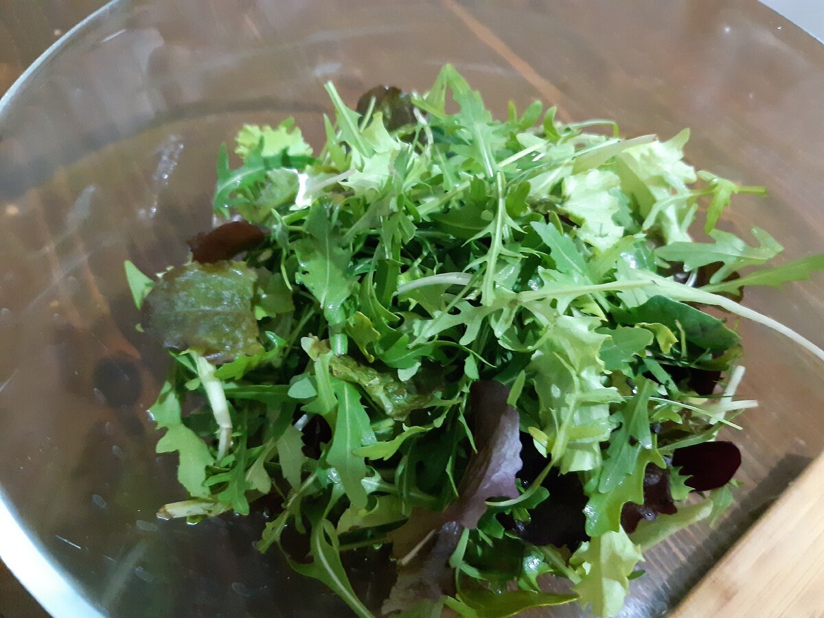 Микс салатных листьев.