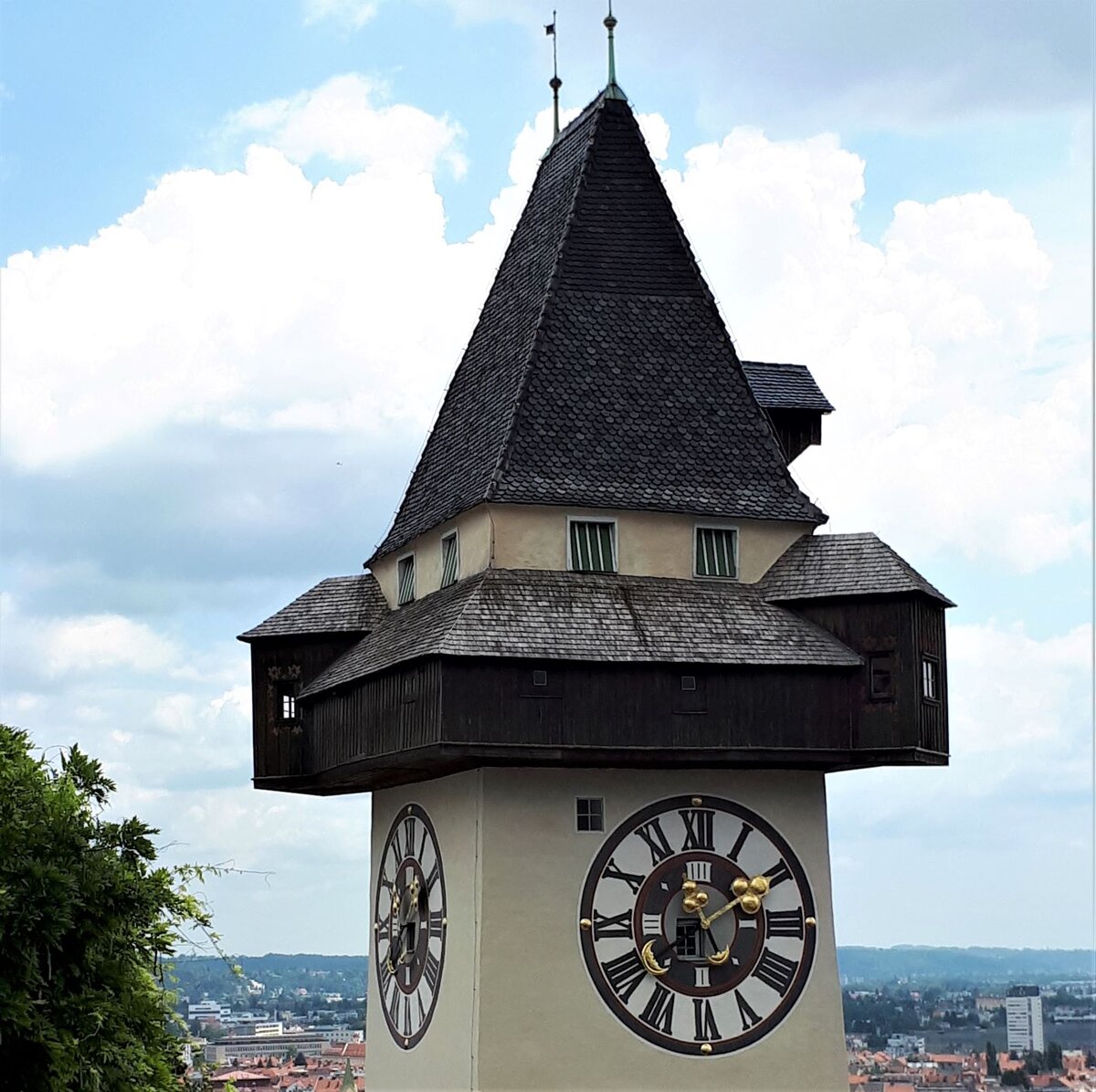 Часовая башня (Uhrturm) на горе Шлоссберг, Грац, Австрия