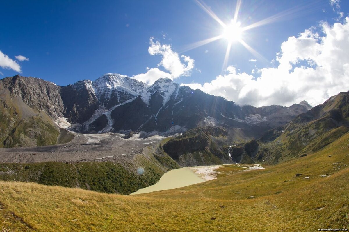 Прогулки по Чегету. Вид на ледник Семёрка. Фото из личного архива