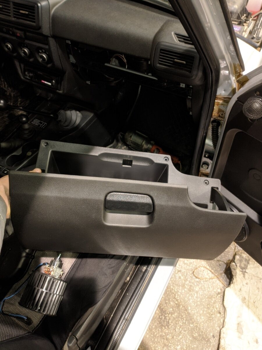 Снятый бардачок/вещевой ящик