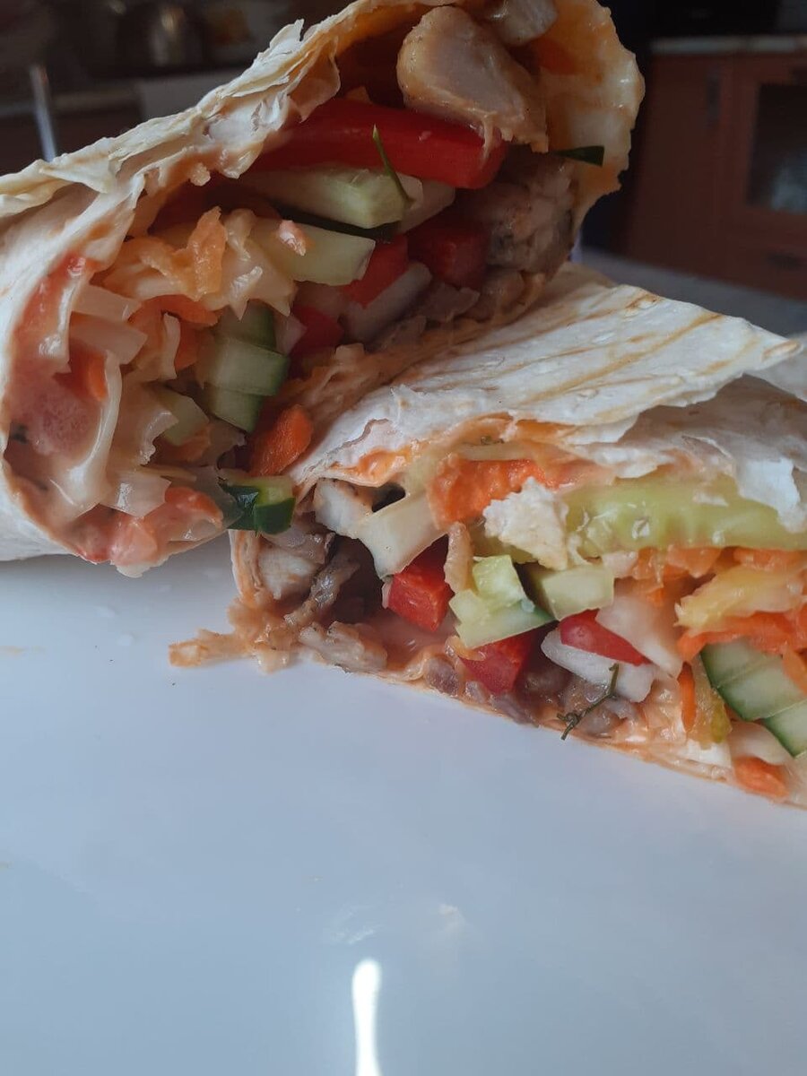 Готовая шаверма в домашних условиях и куриным мясом