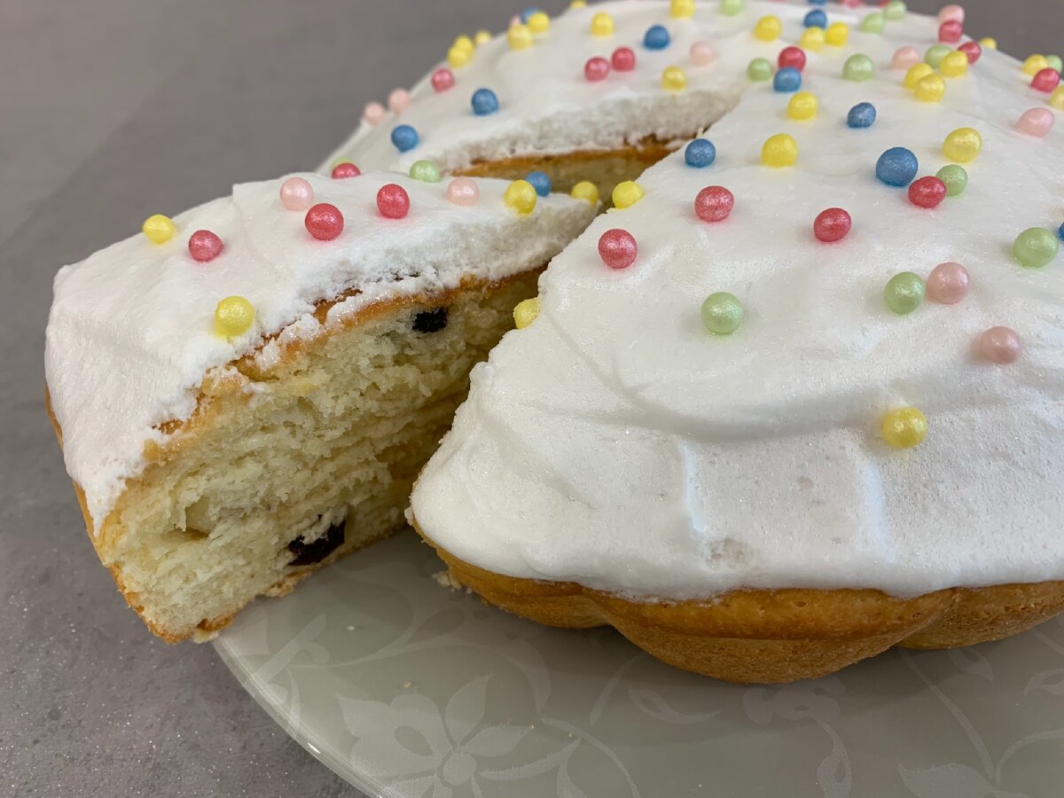 На фото кулич в разрезе. Глазурь это отдельная песня.