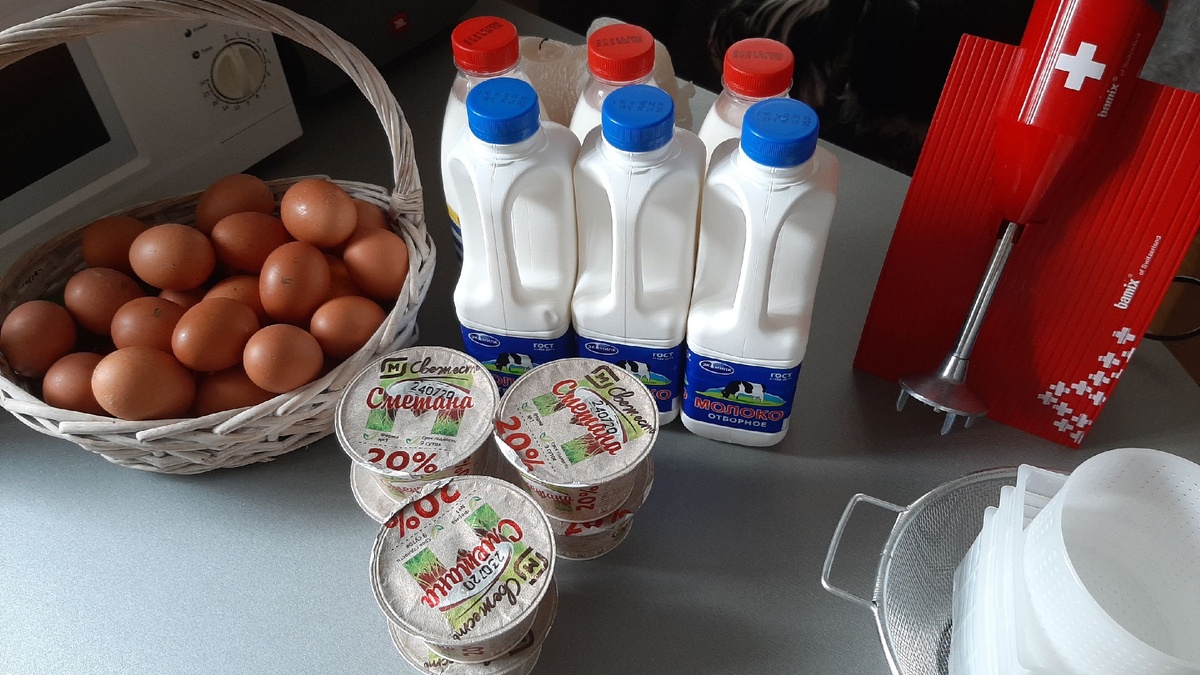 Приготовил продукты для приготовления сыра