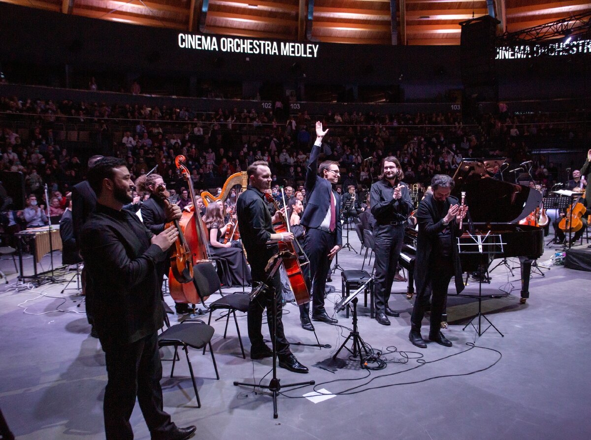 Cinema medley москва. Тинькофф Арена Cinema Orchestra Medley. Концерт «Cinema Orchestra Medley». Тинькофф Арена симфонический оркестр. Крокус Сити Холл оркестр.