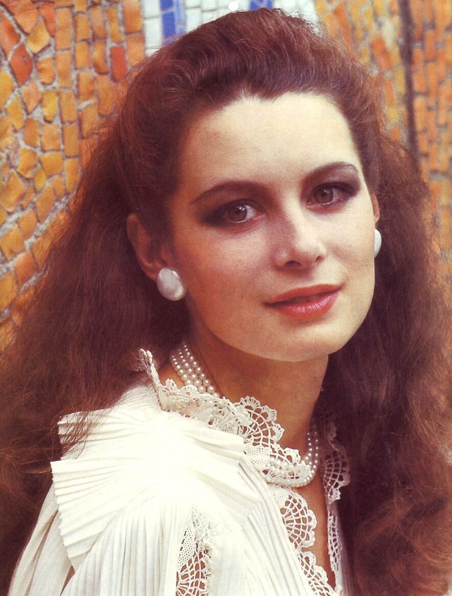 Фото: Елена Тонунц в молодые годы udivitelnimir.com