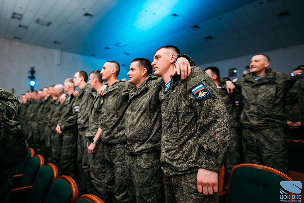 Артисты творческой группы ЦОК ВКС выступили в Наро-Фоминске для участников Парада Победы на Красной площади
